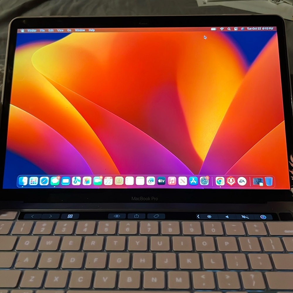 Mac book pro 13 inch M2  2022 silver